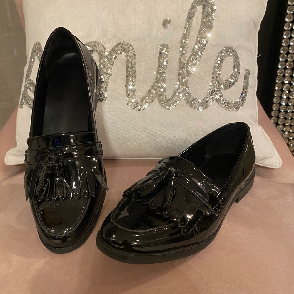 Aldo black patent loafers preppy